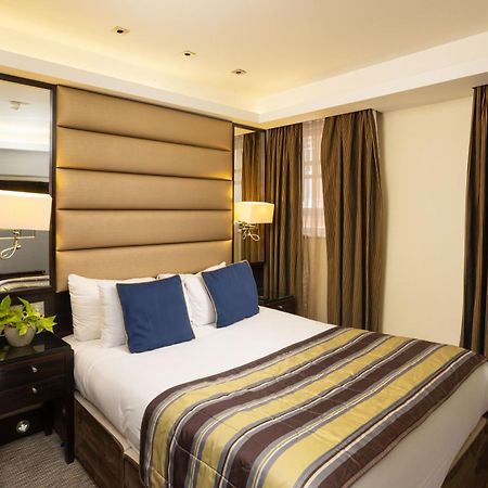 Park Grand Mayfair London Exterior foto A bedroom at the hotel