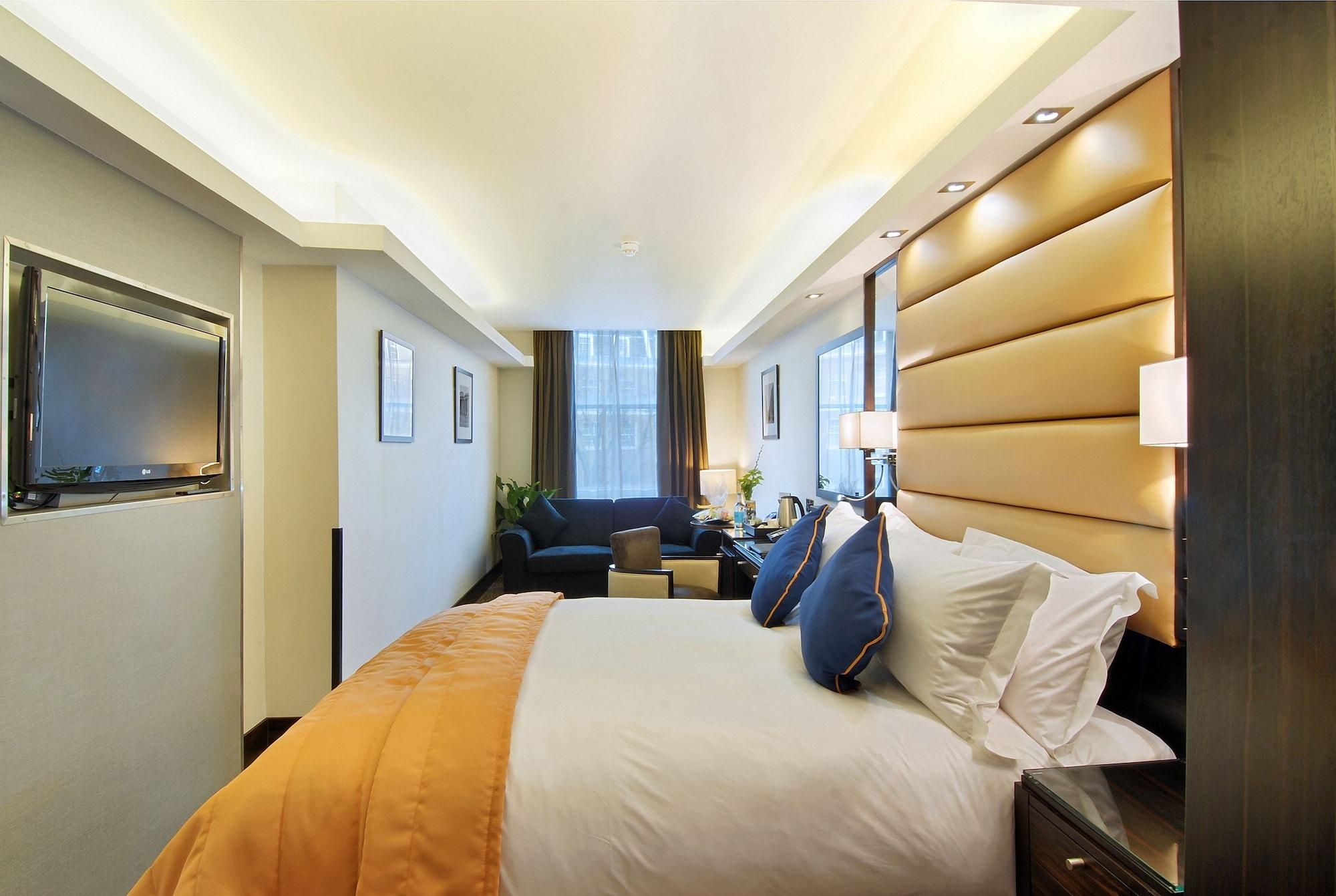 Park Grand Mayfair London Exterior foto A bedroom at the hotel