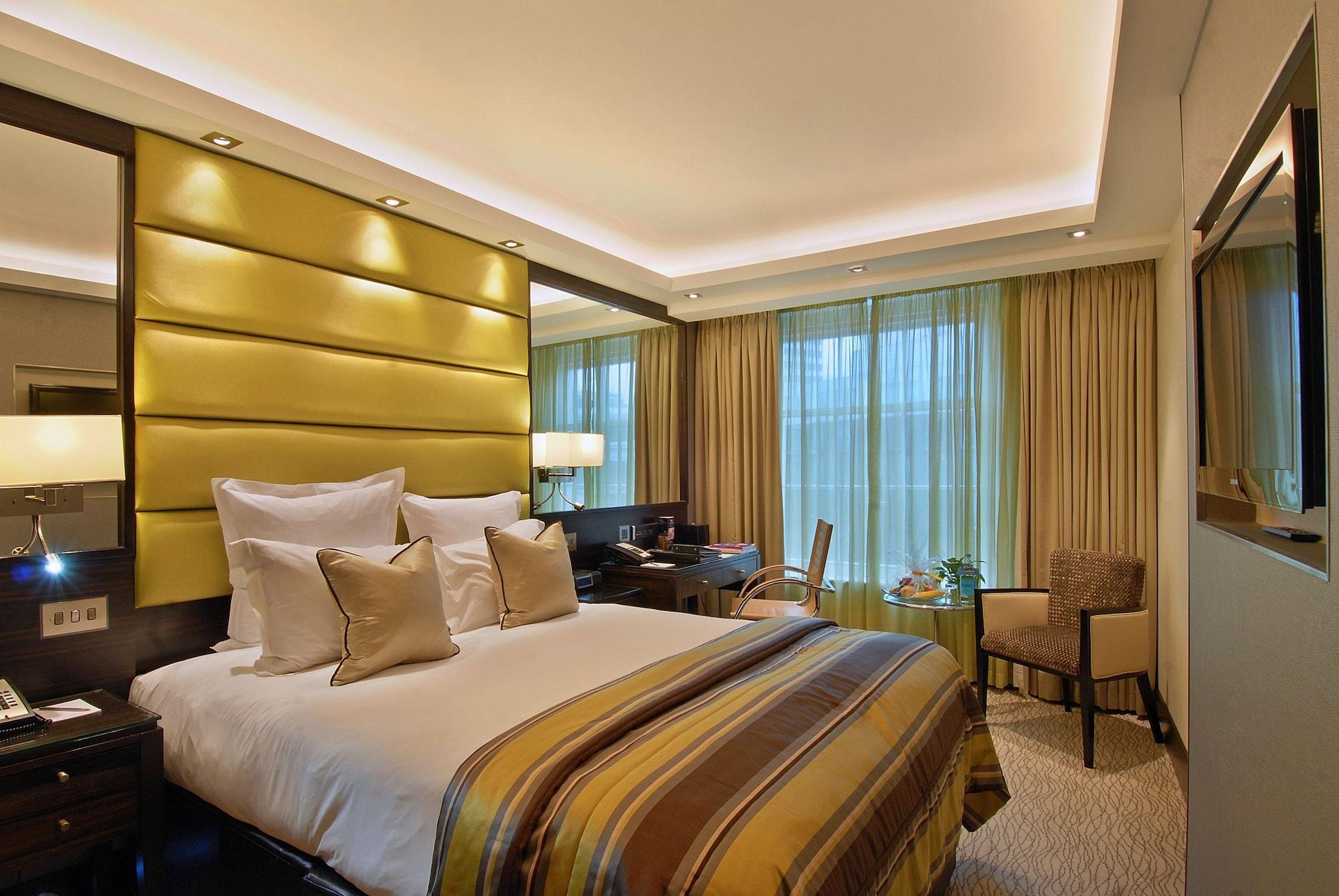 Park Grand Mayfair London Exterior foto A bedroom at the InterContinental London The O2