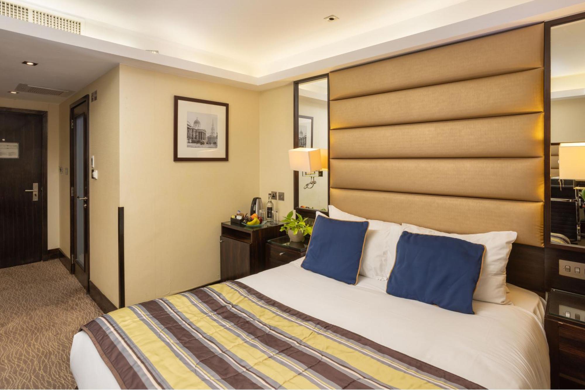 Park Grand Mayfair London Exterior foto A room at the hotel