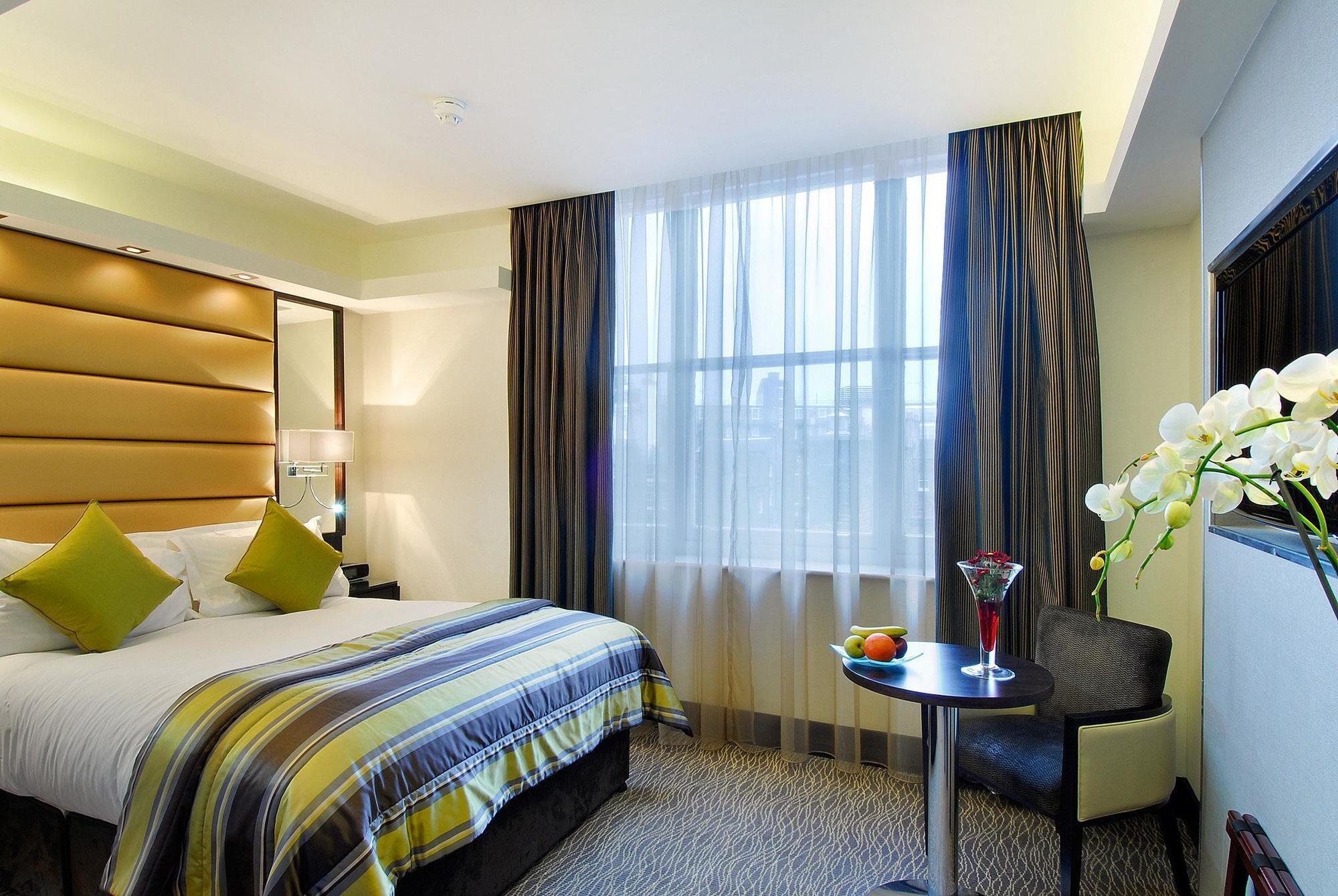 Park Grand Mayfair London Exterior foto A room at the hotel