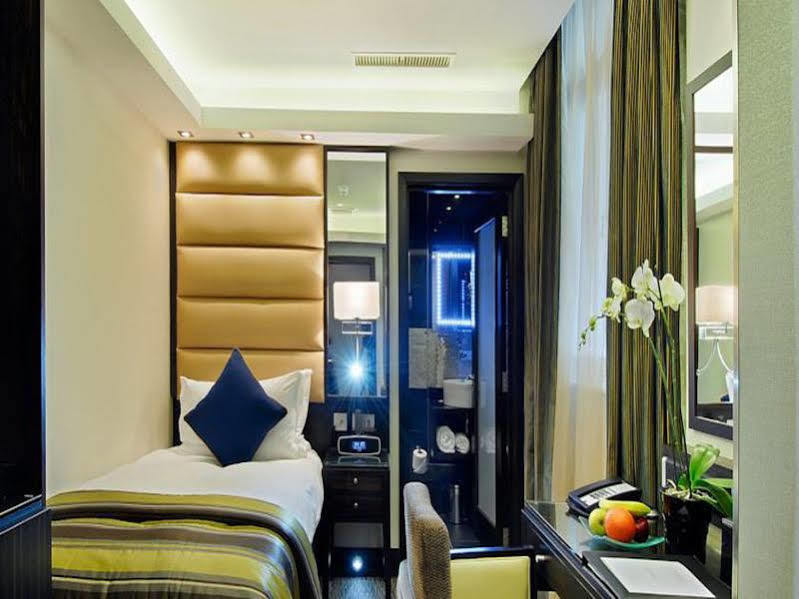 Park Grand Mayfair London Exterior foto A room at the hotel