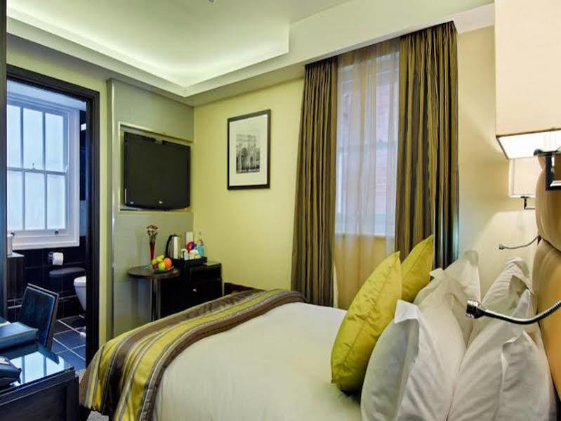 Park Grand Mayfair London Exterior foto A room at the hotel