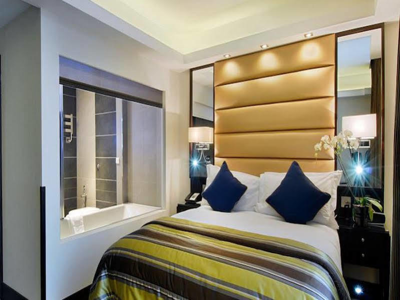 Park Grand Mayfair London Exterior foto A bedroom at the hotel