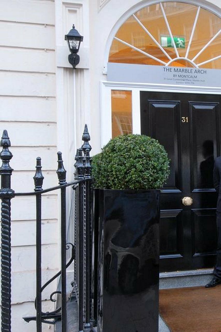 Park Grand Mayfair London Exterior foto The door of 31 Savile Row, the home of the Beatles